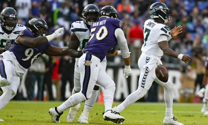 Seahawks quarterback Geno Smith has eight turnovers in his last four games.